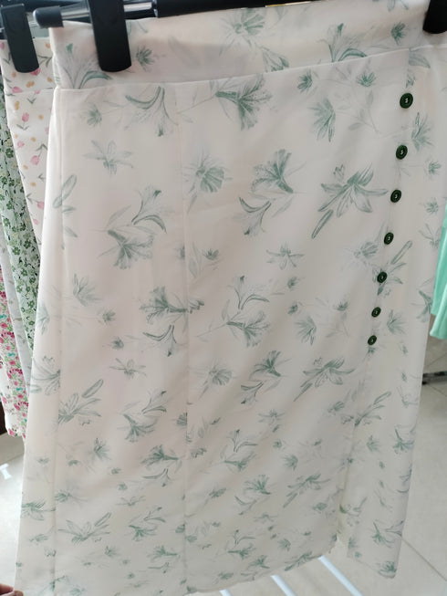 Floral Slit Skirts Embedded With Buttons